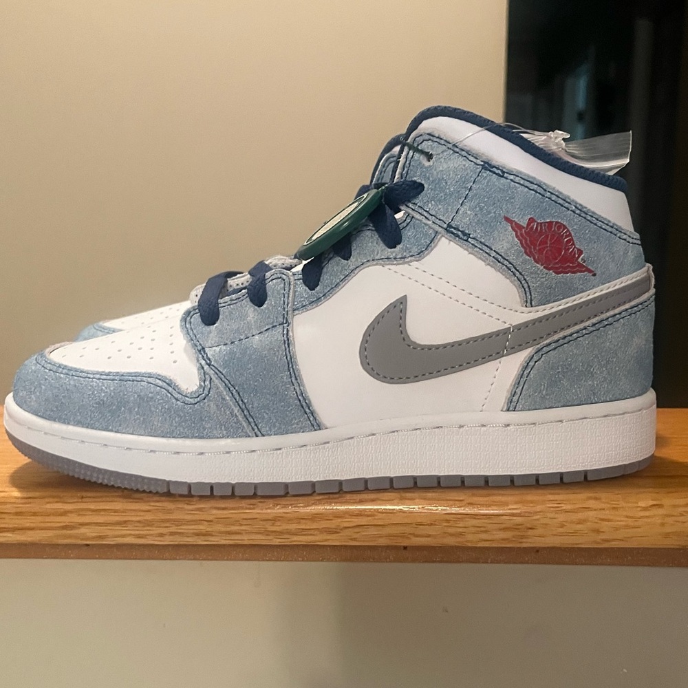 Air Jordan 1 mids, brand new never worn
